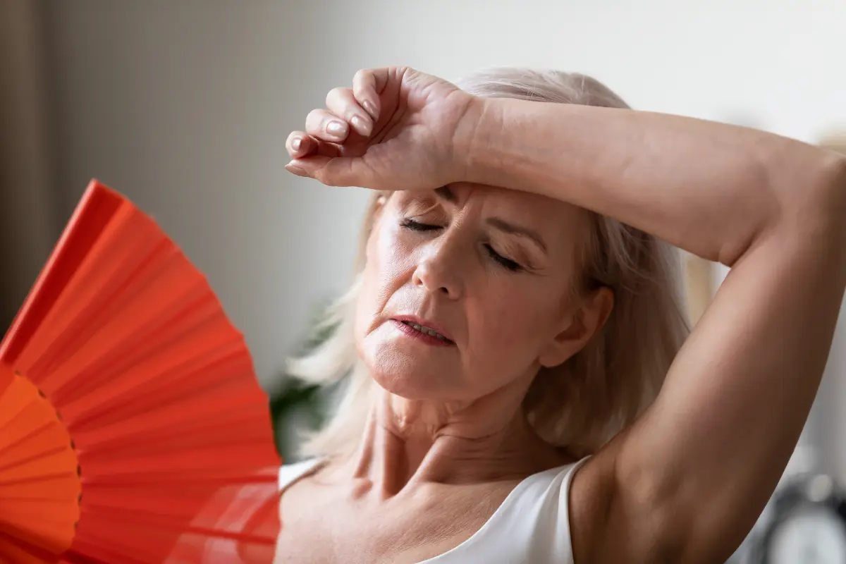 Menopausa: sintomas além do calorão e como lidar com essa fase